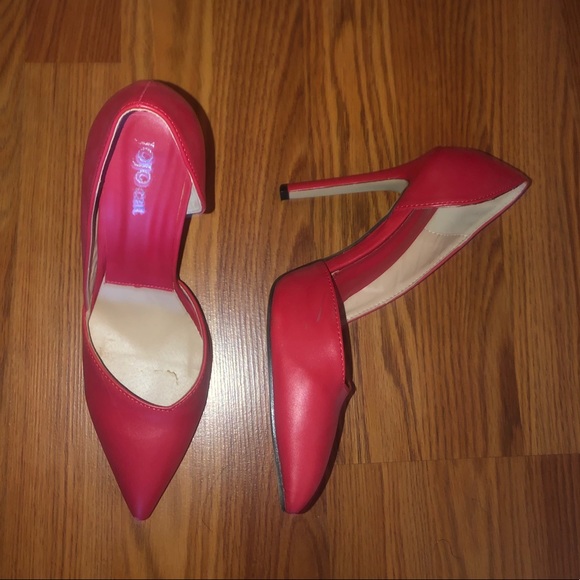 Red Pointed Toe Pumps - Picture 3 of 3